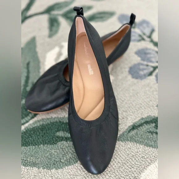 Clarks Black Women's Flats - Picture 1 of 9